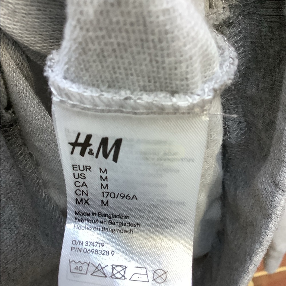 EUC DIVIDED by H&M Gray Floral Butterfly Long Sleeve Shirt L - Picture 3 of 4